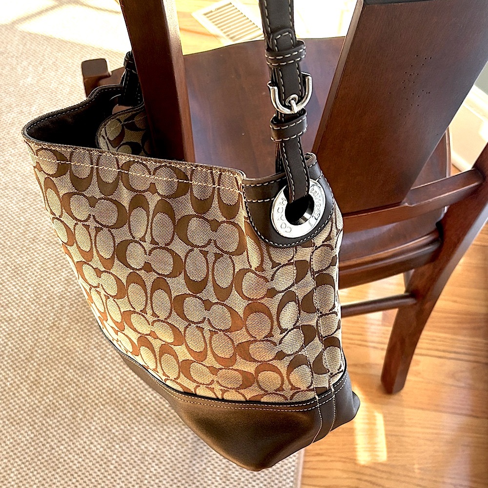 Vintage Coach Like New Signature Jacquard Shoulder Bag with Dark Brown Leather
